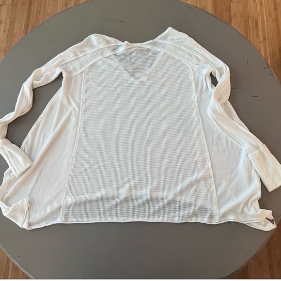 Free People Oversized Thermal Waffle Top - Like New XS S - Picture 3 of 10